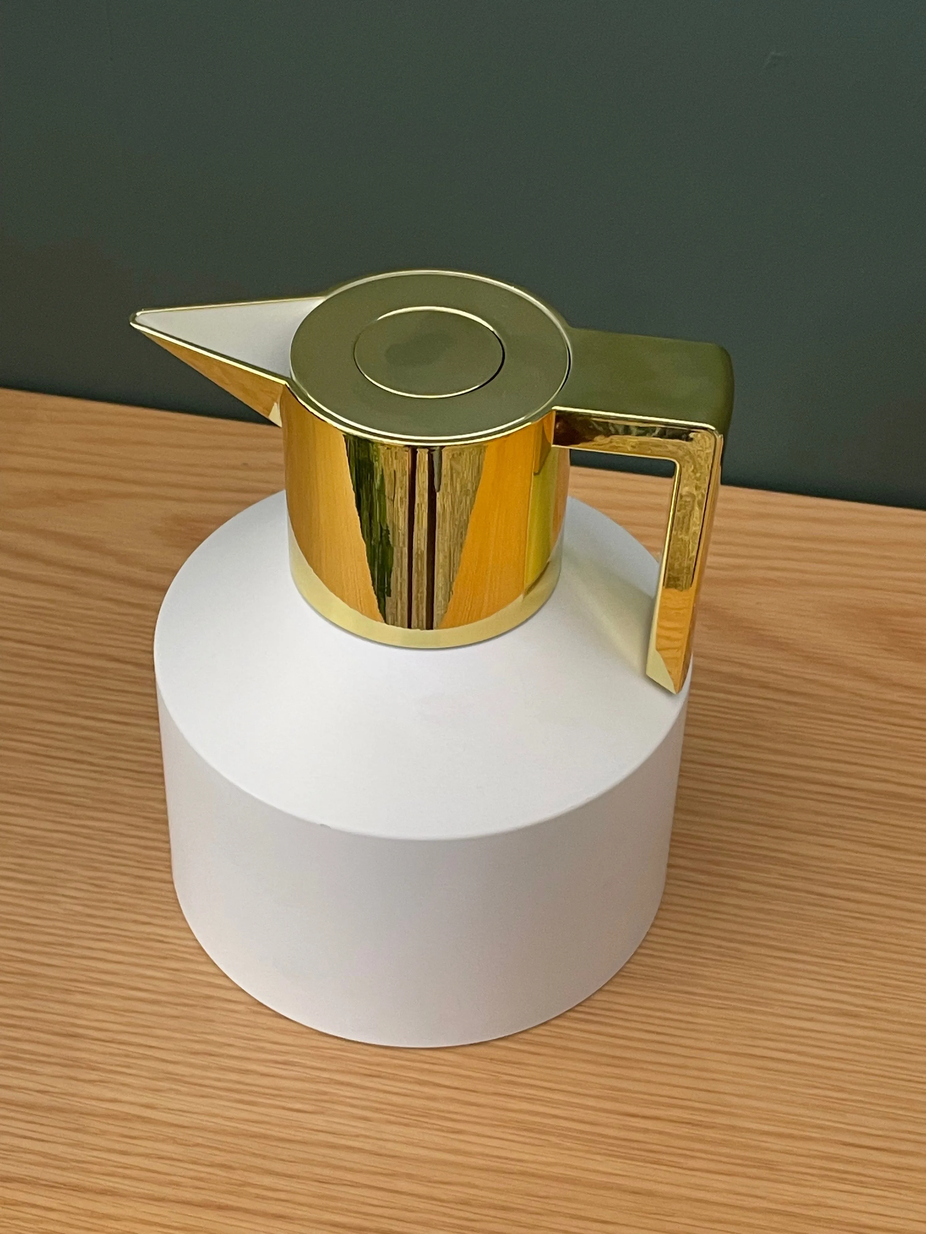 Geo Vacuum Jug 1 L White / Gold