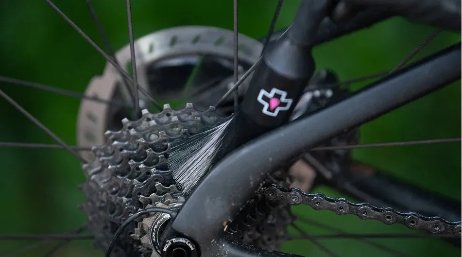 MUC-OFF BIKE DRIVETRAIN DETAILING BRUSH