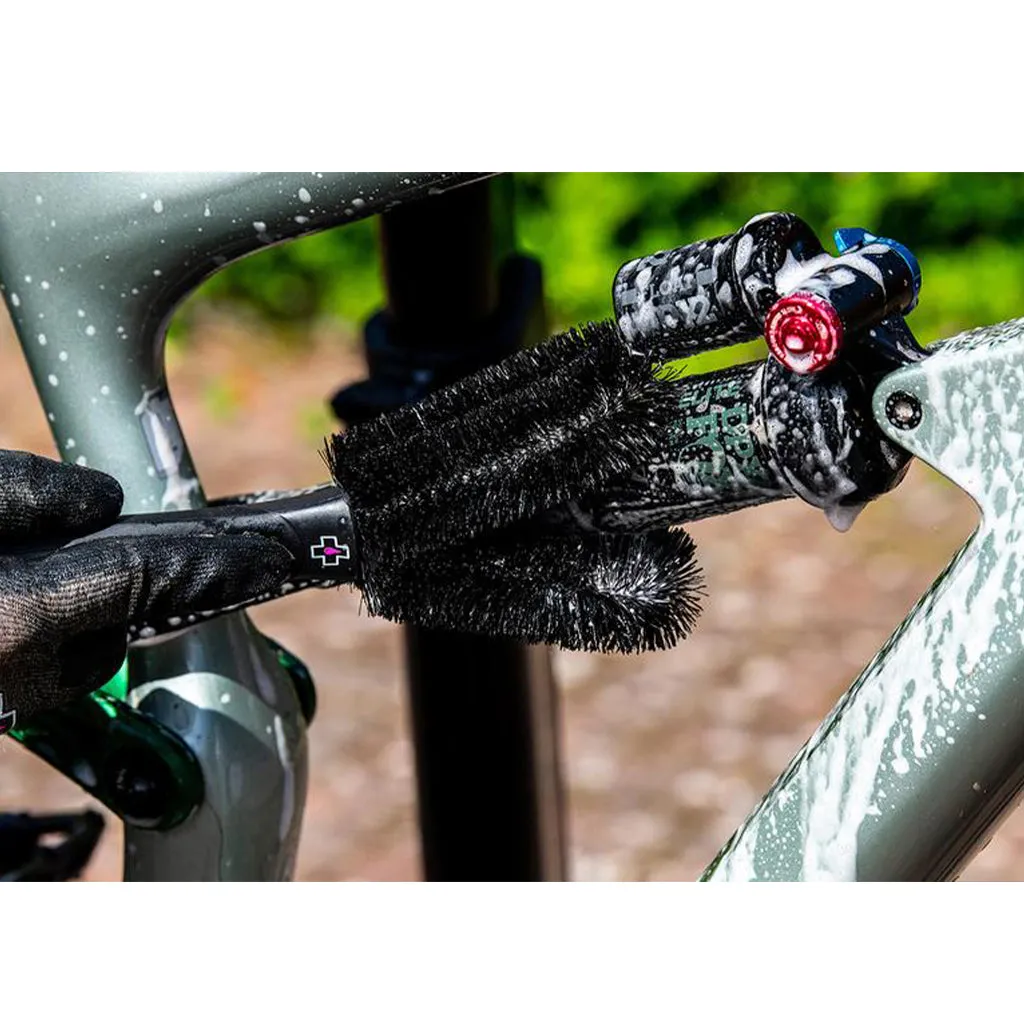 MUC-OFF MOTORCYCLE/BIKE TWO PRONG BRUSH