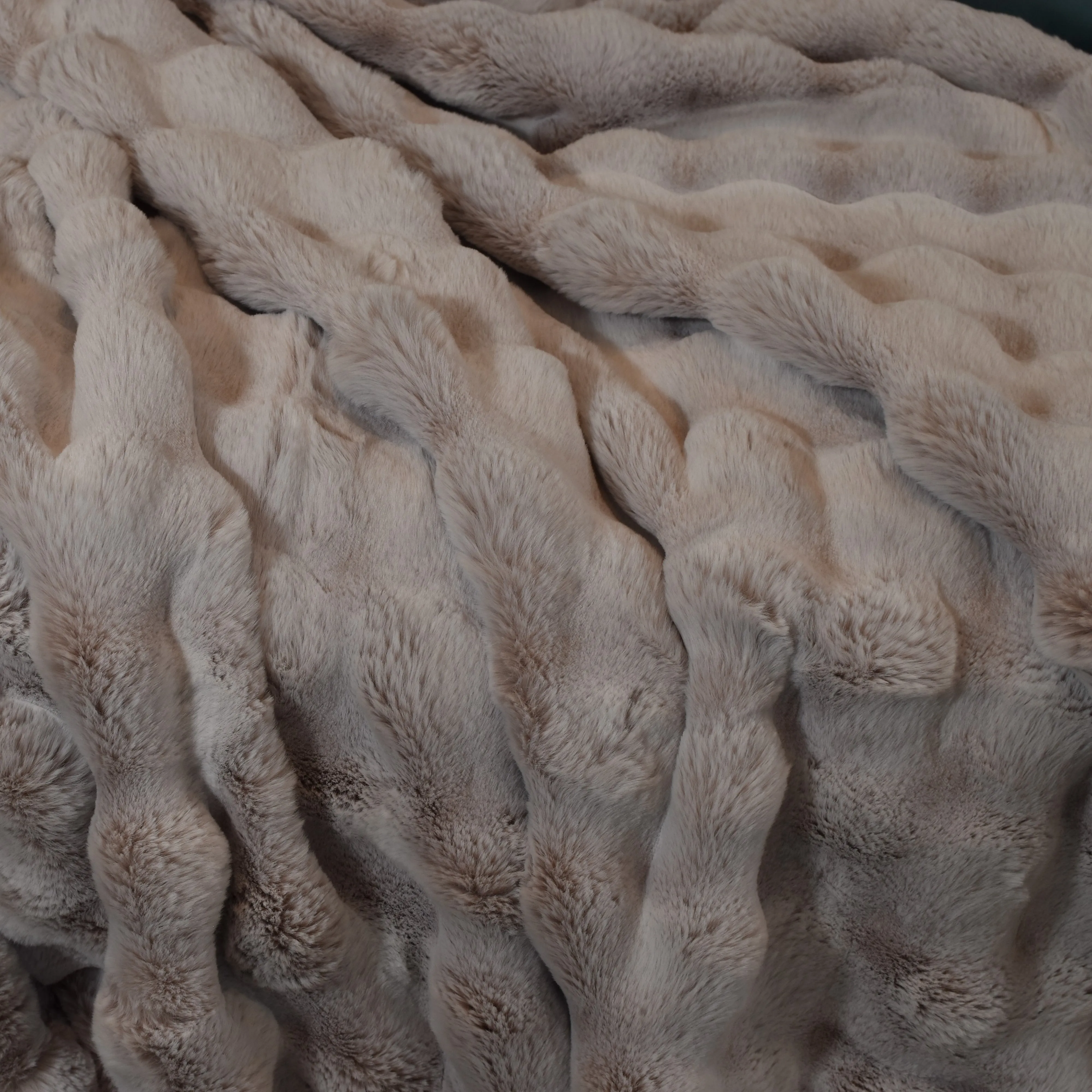 Ripple Cut Faux Fur Throw - Light Natural & Pale Brown