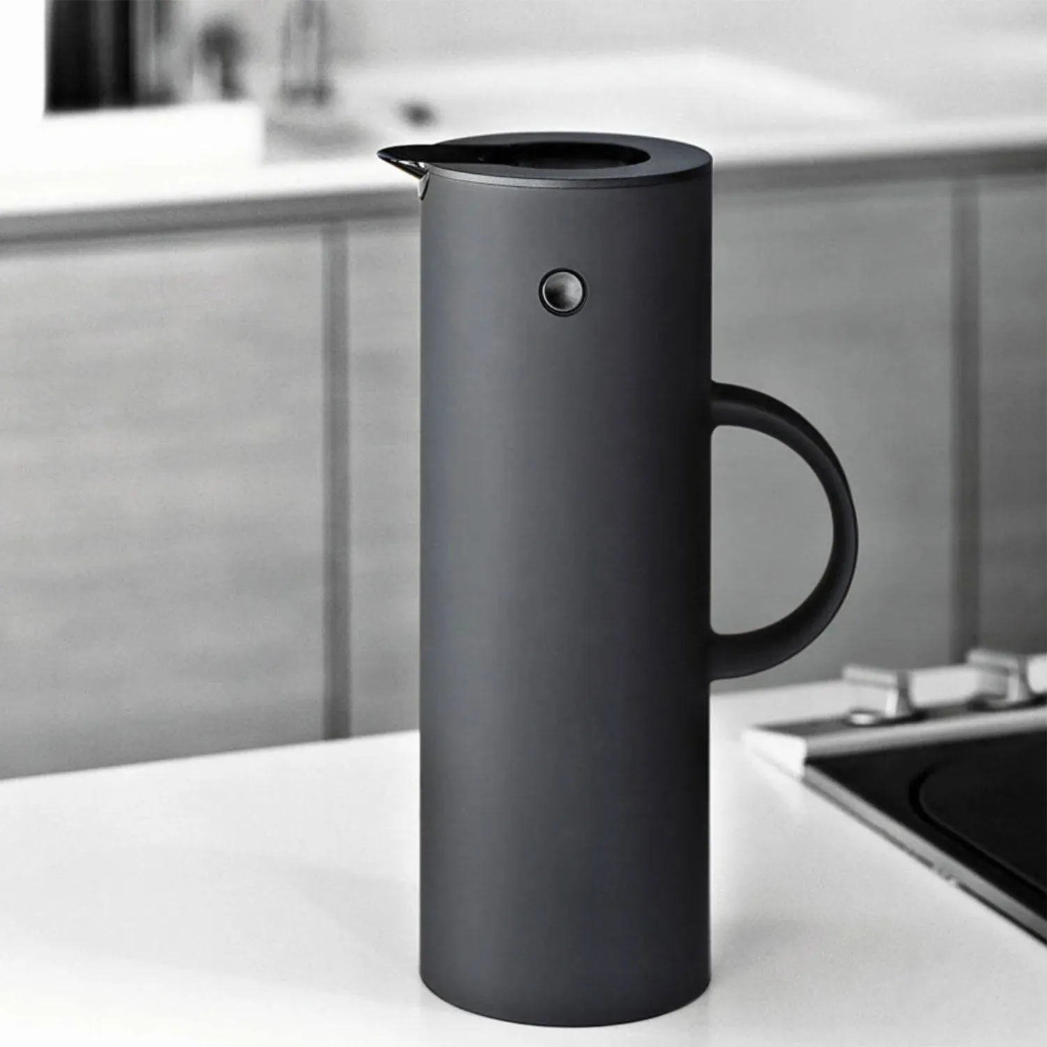 stelton | em77 vacuum jug | soft black